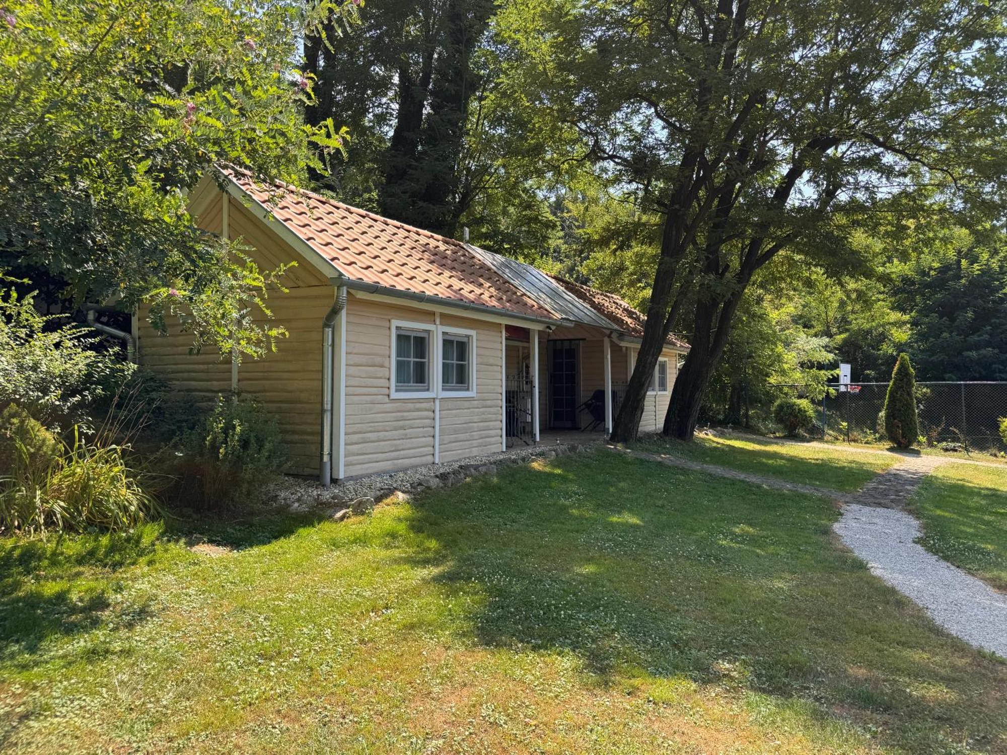 Fonfa Liget Hotell Sénye Exteriör bild